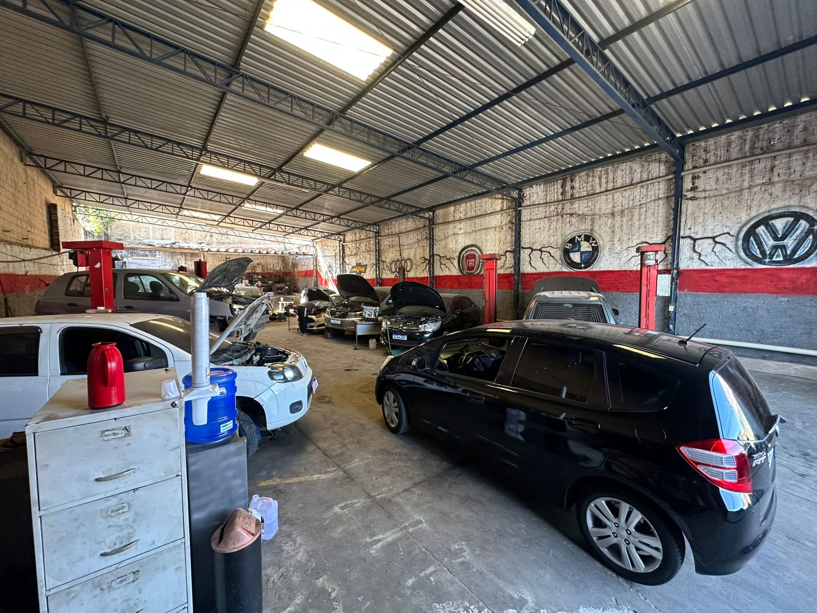 Carros em manutenção